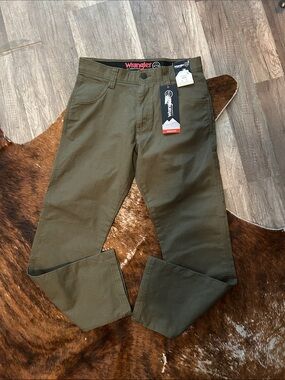 Wrangler Olive Green Straight-Leg Chinos